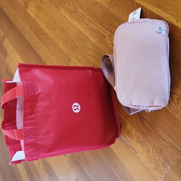 lululemon athletica Handbags - Lululemon Everywhere Belt Bag NWT